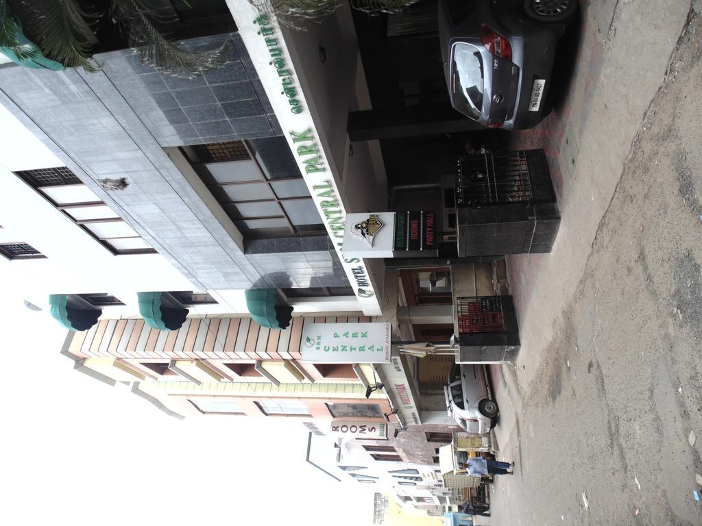 Hotel S R M Central Park Chennai Eksteriør bilde