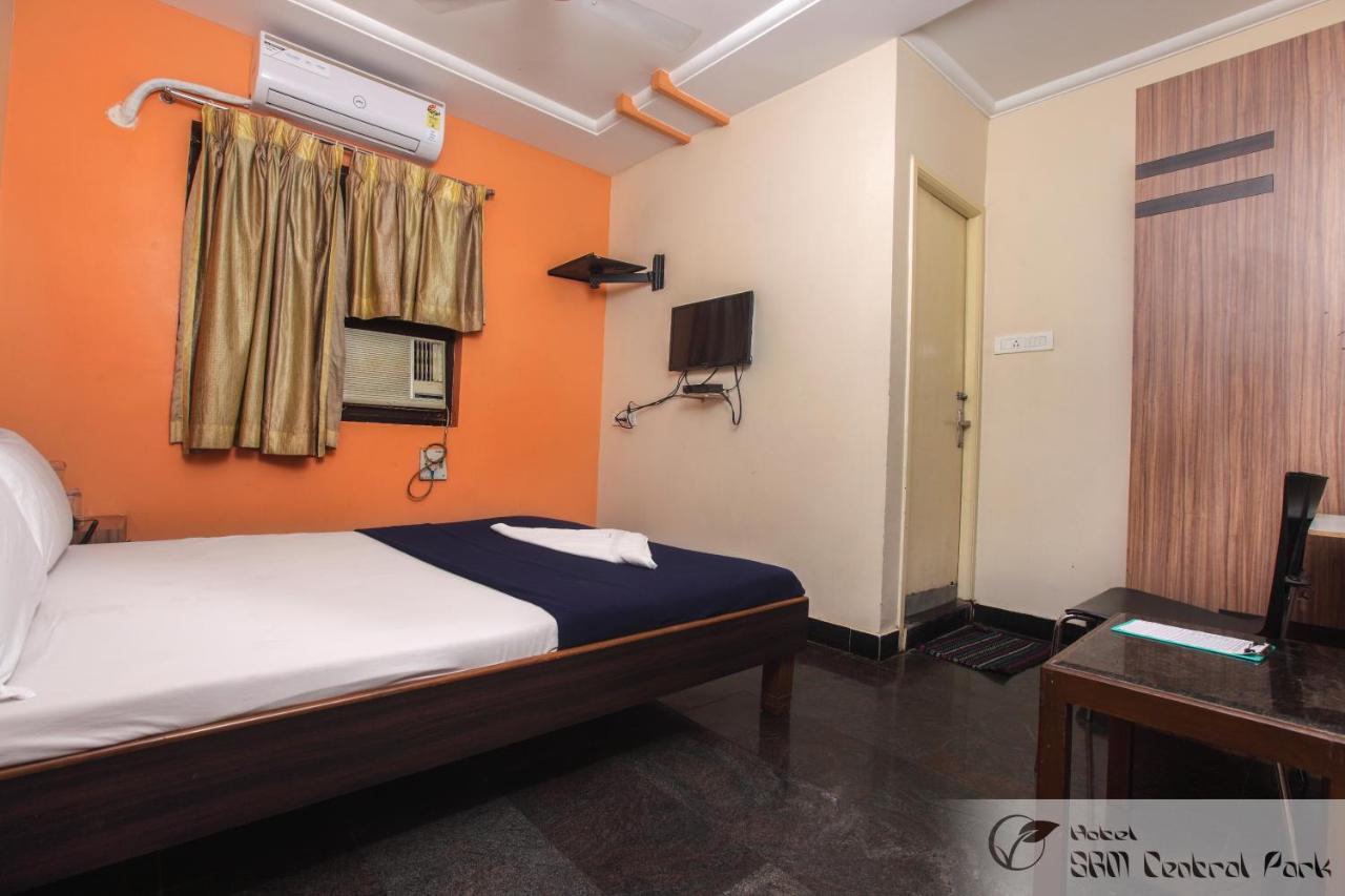 Hotel S R M Central Park Chennai Eksteriør bilde